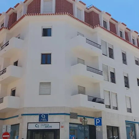 Go Native Lisbon - Principe Real Apartment Lisbon
