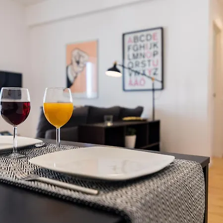 Go Native Lisbon - Principe Real Apartment *