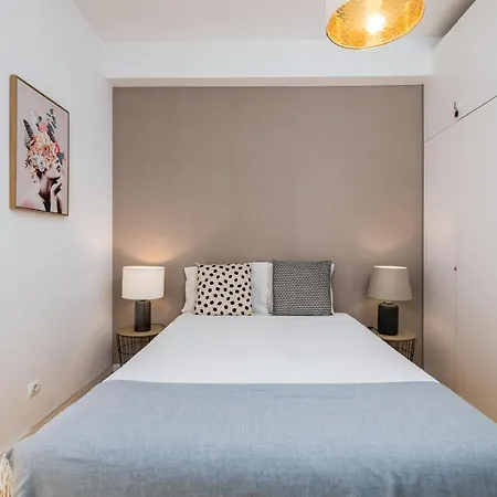 Go Native Lisbon - Principe Real Apartment